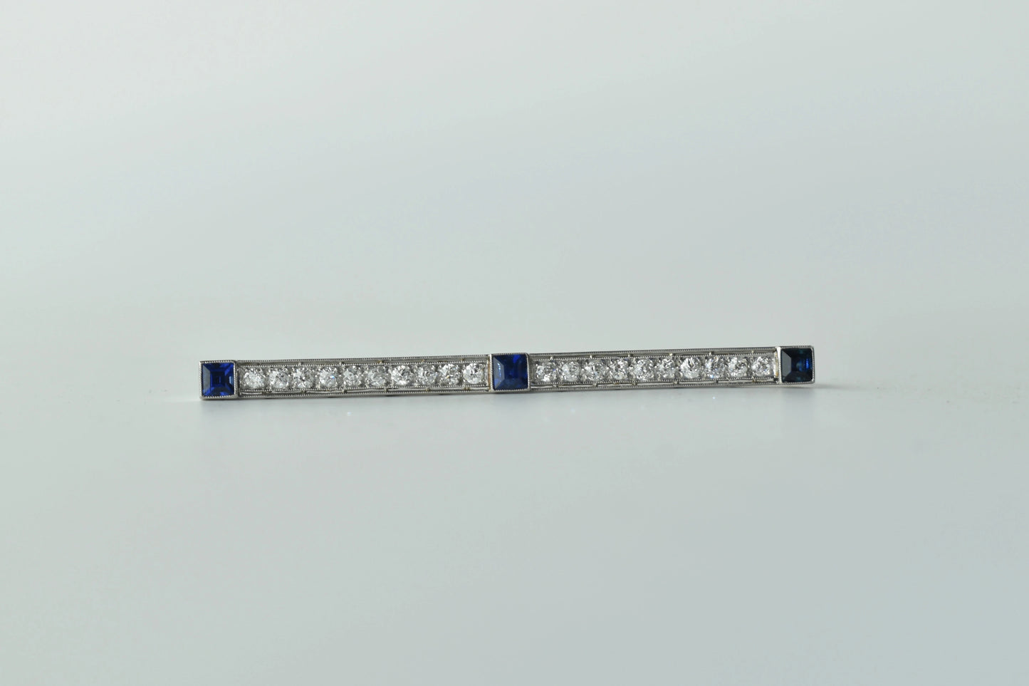 Art deco brooch with sapphires